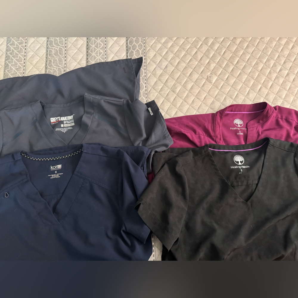 4 sz small scrub tops